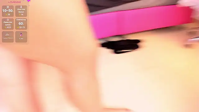 Layla arabelle online show from April 13, 2026, 8:57 pm