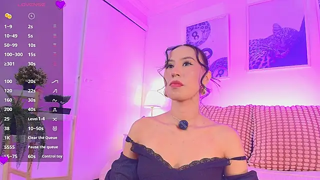 Valen ross  online show from February 4, 2026, 9:54 pm