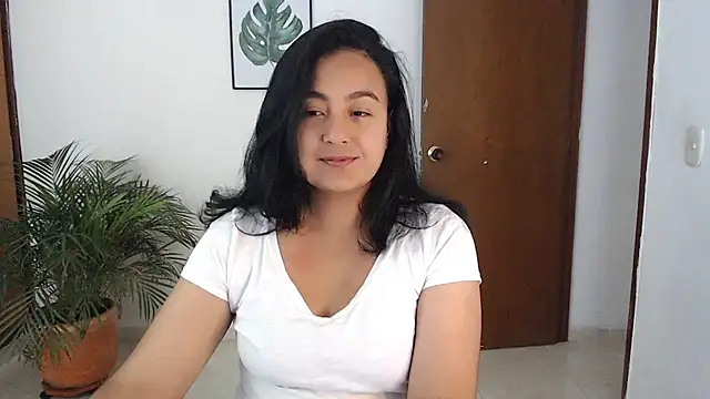 Snapshot of Themagicpotion chatting on June 16, 2026, 3:23 pm Themagicpotion online show from June 16, 2026, 3:23 pm