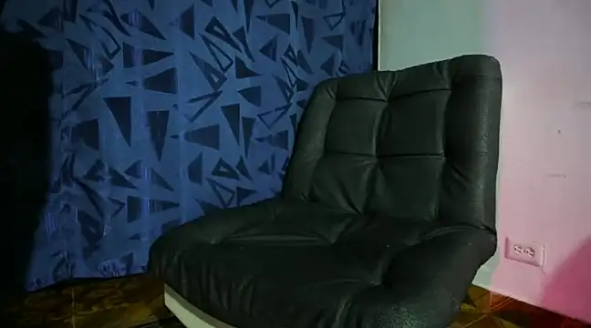 bigdicklikerock888 online show from March 21, 2025, 3:33 am