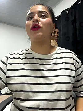 pareja curiosa19 online show from November 30, 2025, 2:34 am