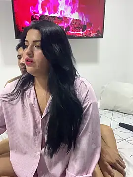 pareja curiosa19 online show from February 3, 2026, 2:21 am