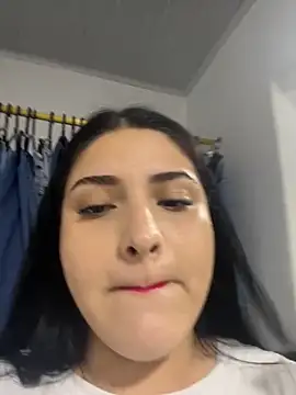 pareja curiosa19 online show from November 28, 2025, 2:12 am