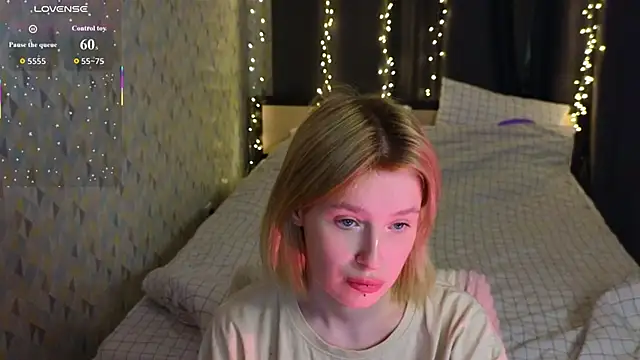 Snapshot of Tara_Lawson chatting on April 29, 2026, 4:55 pm Tara Lawson online show from April 29, 2026, 4:55 pm