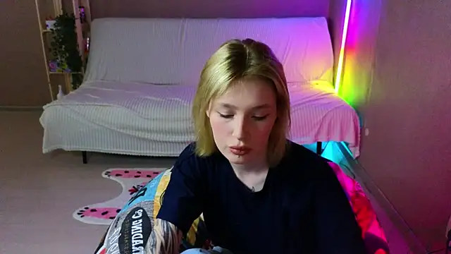 Snapshot of Tara_Lawson chatting on May 17, 2026, 7:19 am Tara Lawson online show from May 17, 2026, 7:19 am