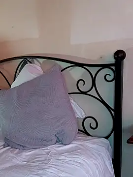 emiliemilf online show from March 21, 2026, 8:46 pm