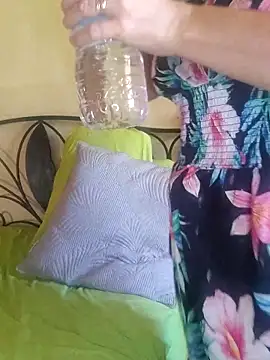 Snapshot of emiliemilf chatting on February 13, 2026, 7:47 pm emiliemilf online show from February 13, 2026, 7:47 pm