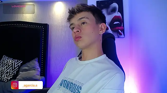 Snapshot of LiamWildx20 chatting on April 4, 2026, 5:25 am LiamWildx20 online show from April 4, 2026, 5:25 am