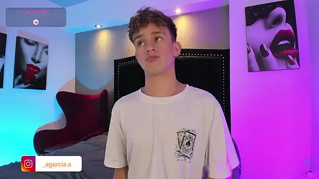 Snapshot of LiamWildx20 chatting on March 19, 2026, 4:12 am LiamWildx20 online show from March 19, 2026, 4:12 am