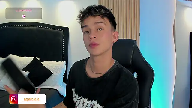 LiamWildx20 online show from May 29, 2026, 4:51 am