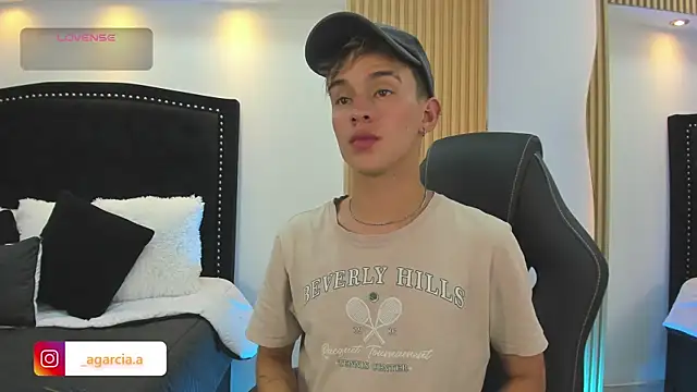 LiamWildx20 online show from May 15, 2026, 10:30 pm