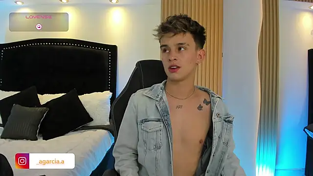 LiamWildx20 online show from May 12, 2026, 9:32 pm