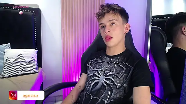 Snapshot of LiamWildx20 chatting on April 15, 2026, 4:40 am LiamWildx20 online show from April 15, 2026, 4:40 am