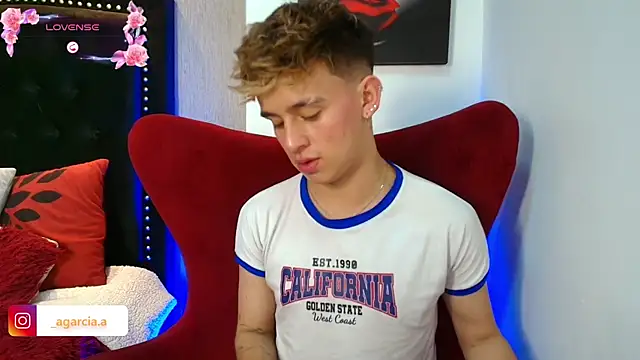 LiamWildx20 online show from October 12, 2025, 4:36 am