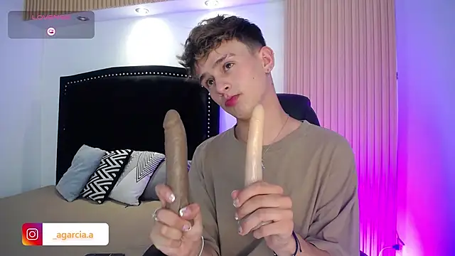 Snapshot of LiamWildx20 chatting on April 14, 2026, 4:39 am LiamWildx20 online show from April 14, 2026, 4:39 am