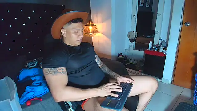 ethan dalton  online show from December 23, 2025, 3:28 am