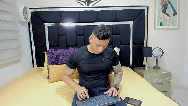 ethan dalton  online show from May 8, 2026, 3:32 am