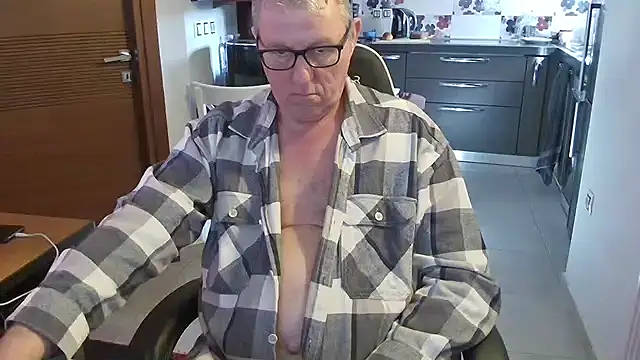 Snapshot of JamesBauer chatting on February 16, 2026, 10:58 am JamesBauer online show from February 16, 2026, 10:58 am