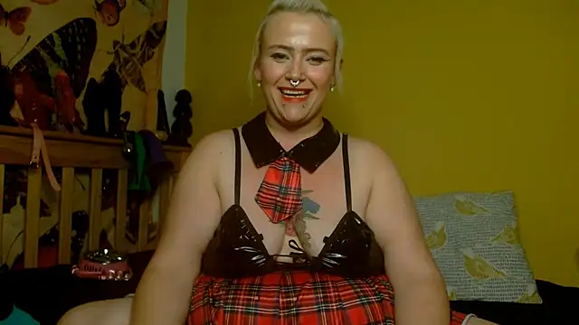 Snapshot of FilthyCuteOlivia chatting on December 16, 2025, 9:30 pm FilthyCuteOlivia online show from December 16, 2025, 9:30 pm