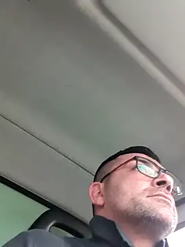 Snapshot of Maurzio@xh chatting on December 19, 2025, 8:38 am Maurzioxh online show from December 19, 2025, 8:38 am