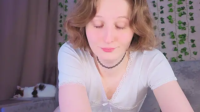 Snapshot of c0ralynx chatting on April 16, 2026, 8:42 pm c0ralynx online show from April 16, 2026, 8:42 pm