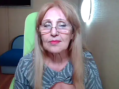 Snapshot of Margo_Sweety chatting on March 17, 2025, 9:02 pm Margo Sweety online show from March 17, 2025, 9:02 pm