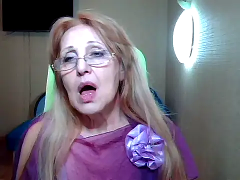 Snapshot of Margo_Sweety chatting on March 18, 2025, 4:50 pm Margo Sweety online show from March 18, 2025, 4:50 pm