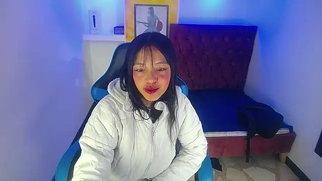 chloe 03  online show from September 10, 2025, 8:08 pm