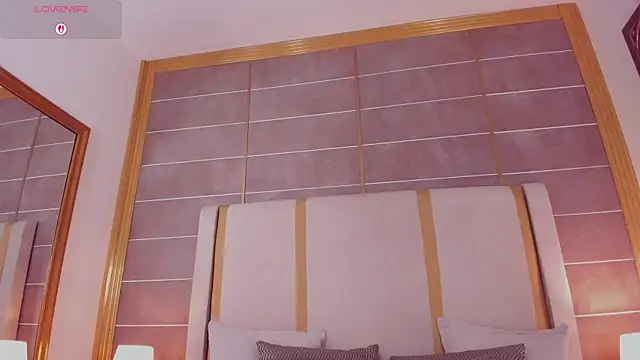 laurencarter1 online show from April 10, 2026, 11:12 pm