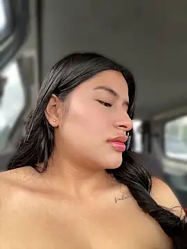 andrea gomes  online show from April 11, 2026, 3:49 pm