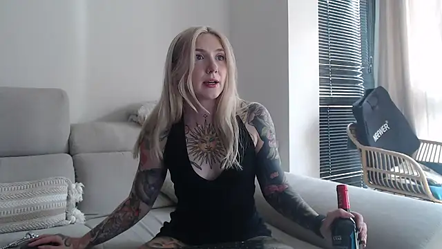 tattoobbgirl online show from October 16, 2025, 3:31 pm