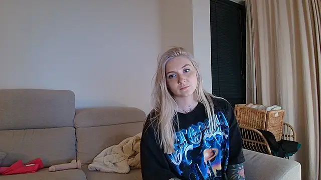 tattoobbgirl online show from March 28, 2026, 7:26 pm