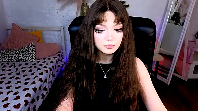 Snapshot of maddymystie chatting on July 25, 2026, 2:45 pm maddymystie online show from July 25, 2026, 2:45 pm