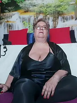 QueenPammy1 online show from November 13, 2025, 5:00 am