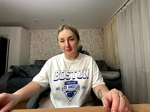 Snapshot of JudeValenti chatting on November 18, 2025, 6:33 pm JudeValenti online show from November 18, 2025, 6:33 pm