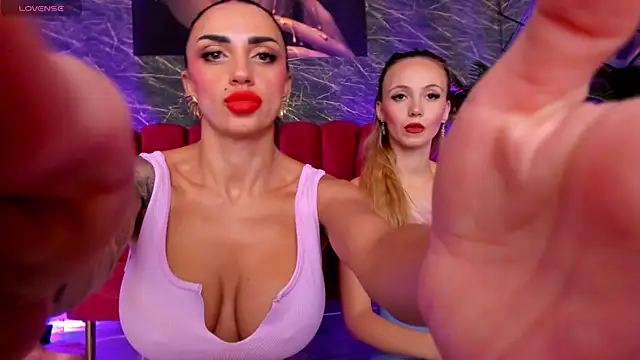 IzabelaTessa online show from July 14, 2026, 7:09 pm