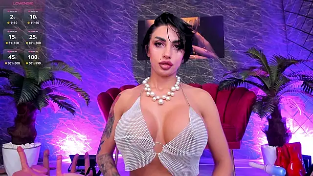 IzabelaTessa online show from May 6, 2026, 7:18 pm