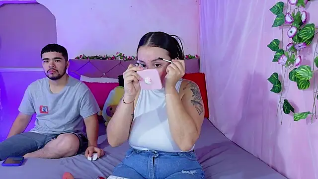 Snapshot of _mia_and_mike_ chatting on September 29, 2025, 2:01 pm mia and mike online show from September 29, 2025, 2:01 pm