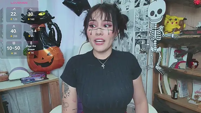 Snapshot of MitsuChan_ chatting on October 27, 2025, 10:11 pm MitsuChan online show from October 27, 2025, 10:11 pm