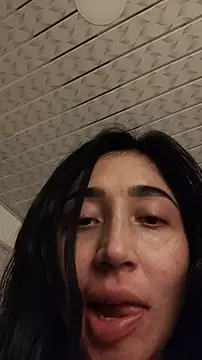 Snapshot of Elowyn chatting on February 20, 2026, 6:19 am Elowyn online show from February 20, 2026, 6:19 am