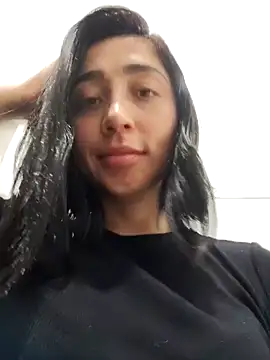 Snapshot of Elowyn chatting on February 19, 2026, 11:23 pm Elowyn online show from February 19, 2026, 11:23 pm