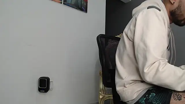 Snapshot of bigdick_monster1 chatting on May 15, 2026, 11:52 am bigdick monster1 online show from May 15, 2026, 11:52 am