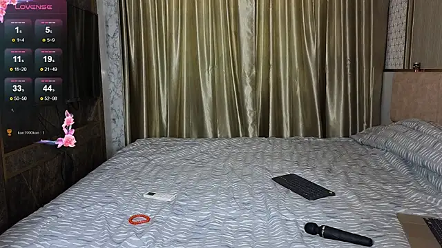 hot ass 18 online show from January 7, 2026, 6:29 am