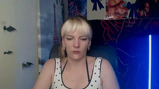 VanessaRey  online show from May 10, 2026, 4:20 pm
