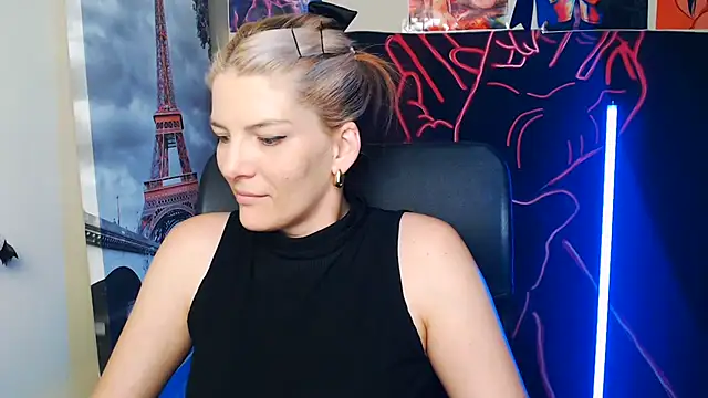 VanessaRey  online show from May 26, 2026, 4:38 pm