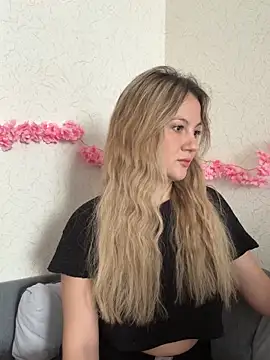 mollygirll online show from October 6, 2025, 8:48 am