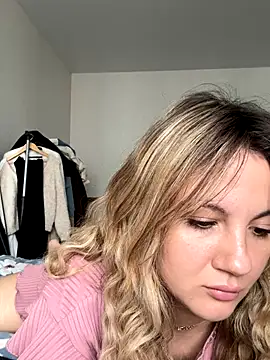 mollygirll online show from October 3, 2025, 9:22 am