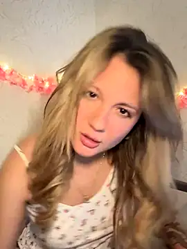 mollygirll online show from October 9, 2025, 4:07 pm