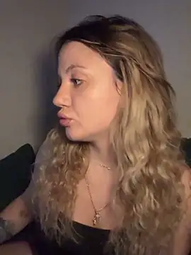 mollygirll online show from December 19, 2025, 8:38 am