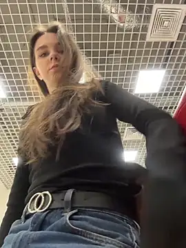 MilaBee online show from February 28, 2026, 4:45 am